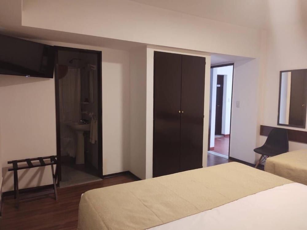 EMILIA HOTEL Superior Triple Room 5