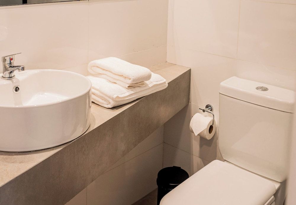 RentUp Suites Salta Triple Room 25