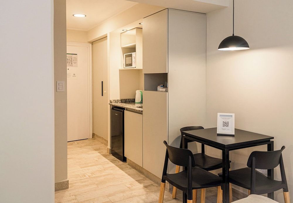 RentUp Suites Salta Triple Room 33