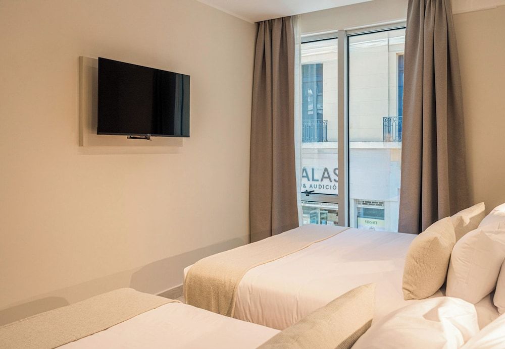 RentUp Suites Salta Triple Room 13