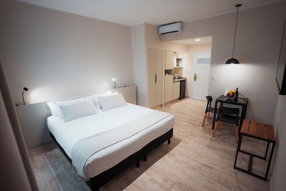 RentUp Suites Salta Double Room 6