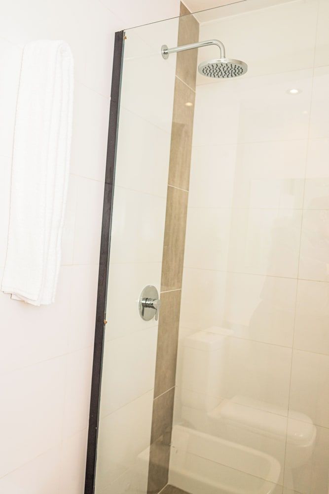 RentUp Suites Salta Double Room 15