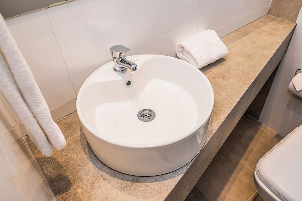 RentUp Suites Salta Double Room 14