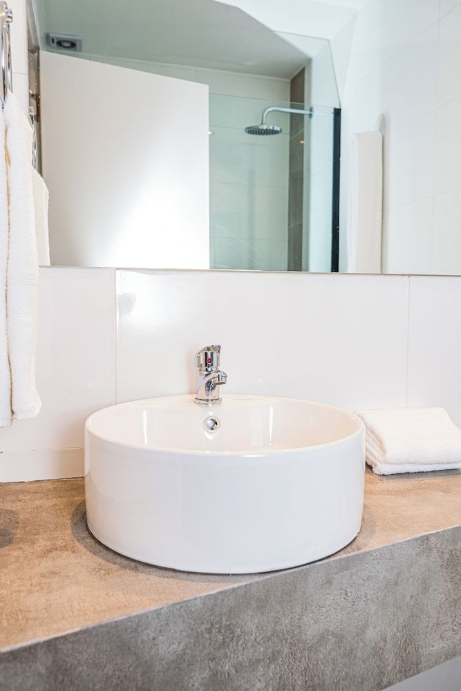 RentUp Suites Salta Double Room 13