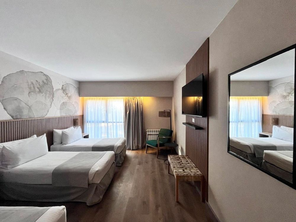 Cerro Calafate Hotel Superior Triple Room 2