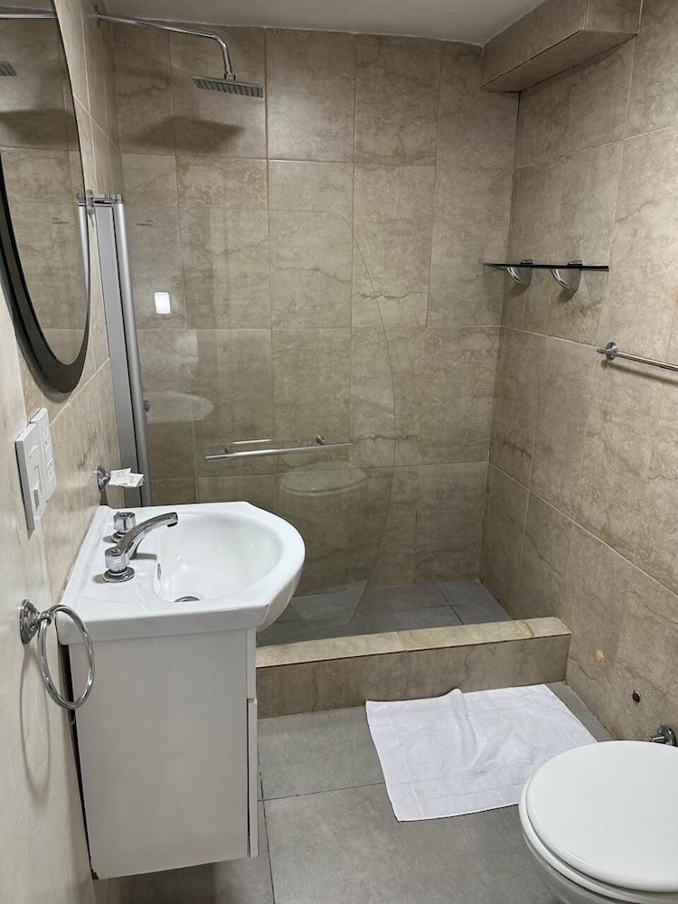 Gugasuites Deluxe Double or Twin Room, Garden View 10