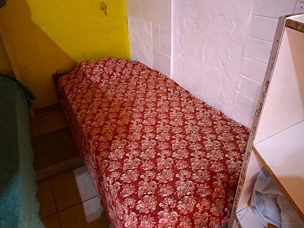 hostel mi lugar Classic Cabin, 6 Bedrooms, Garden View 2