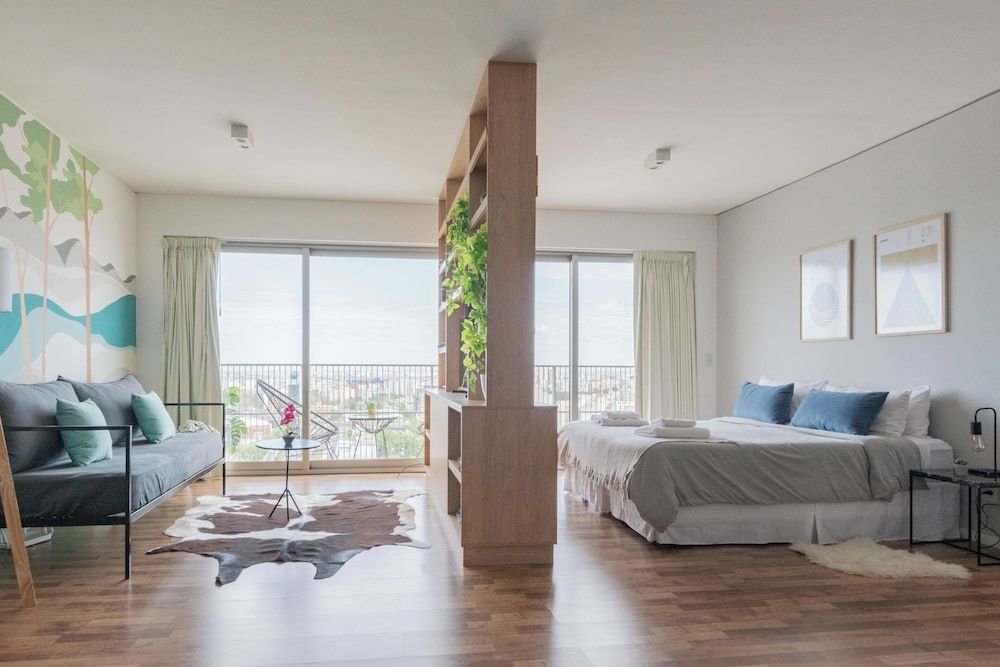 MOT Azopardo 700 Deluxe Apartment, Balcony, River View 2