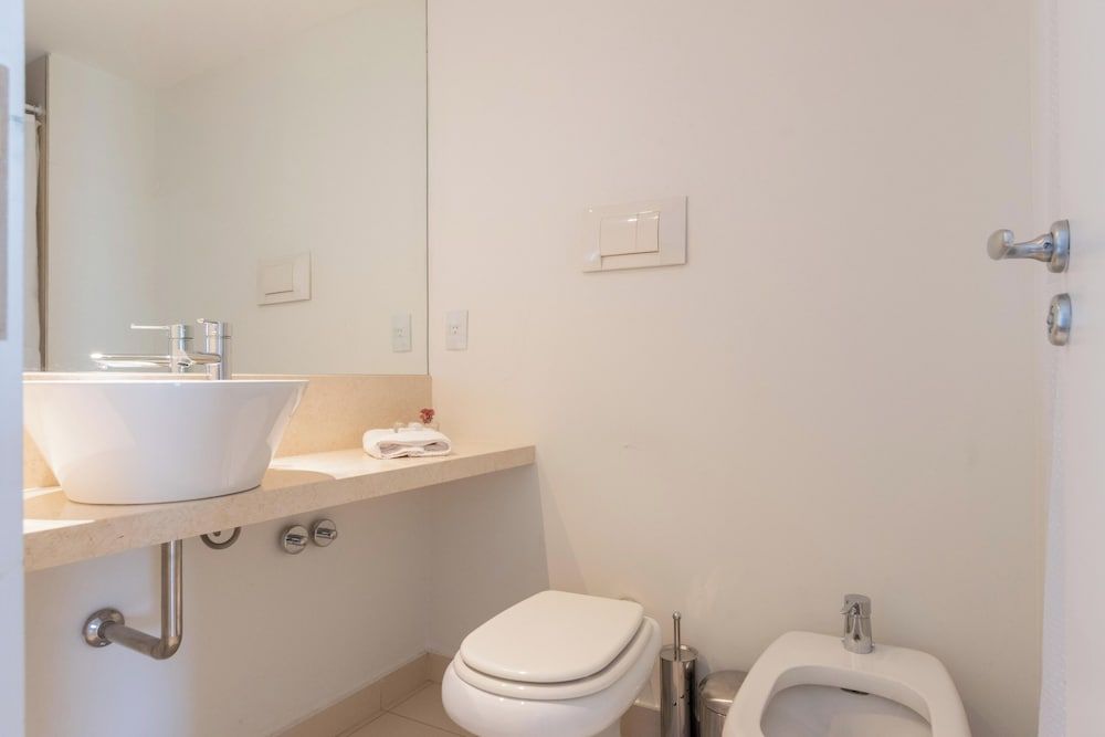 MOT Azopardo 700 Deluxe Apartment, Balcony, River View 6