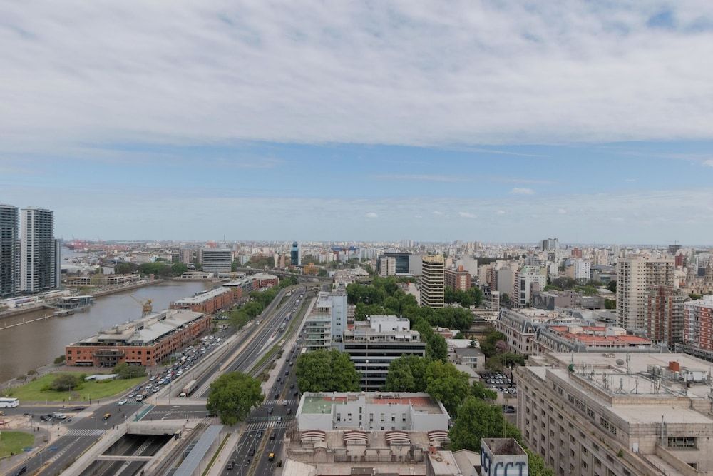 MOT Azopardo 700 Deluxe Apartment, Balcony, River View 5