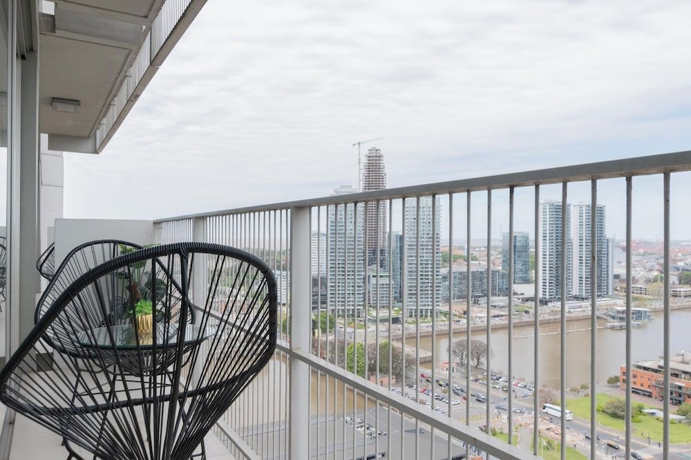 MOT Azopardo 700 Deluxe Apartment, Balcony, River View 4