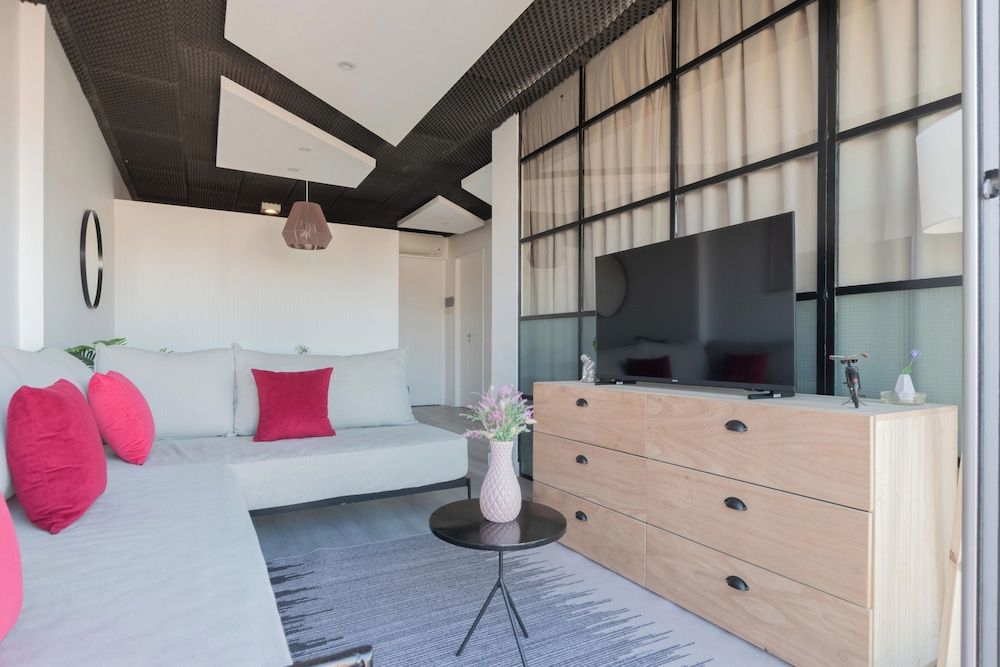 MOT Azopardo 700 Family Apartment, Balcony, River View 3