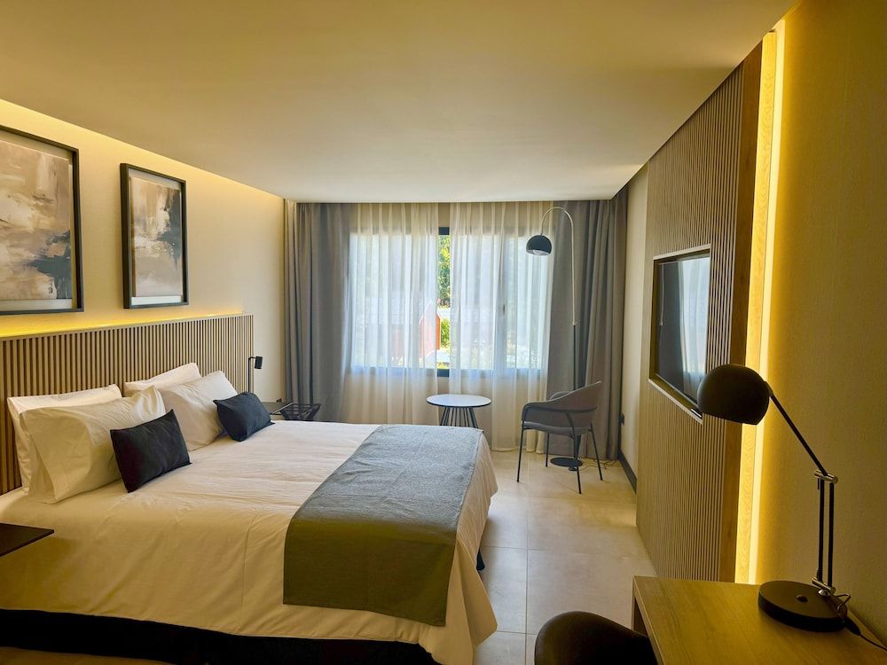 MABRA SUITES Deluxe Triple Room, Non Smoking, Balcony 3