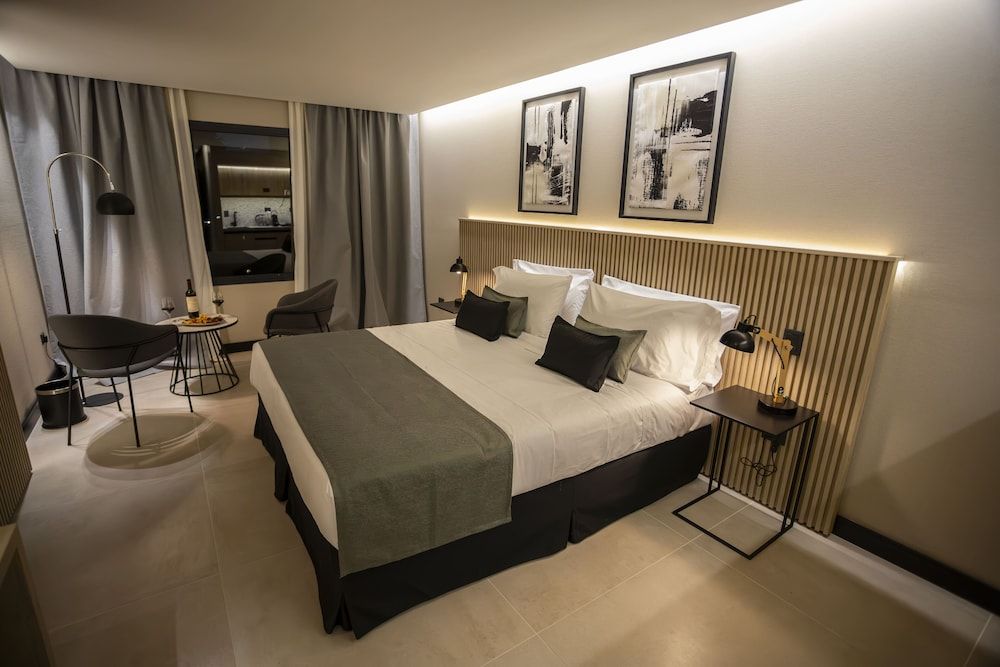 MABRA SUITES Deluxe Triple Room, Non Smoking, Balcony 2