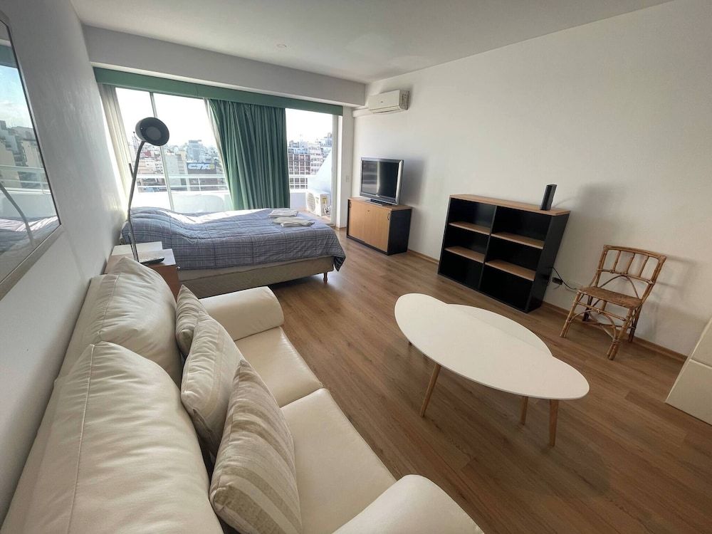 Apartment, Multiple Bedrooms, Accessible, Smoking