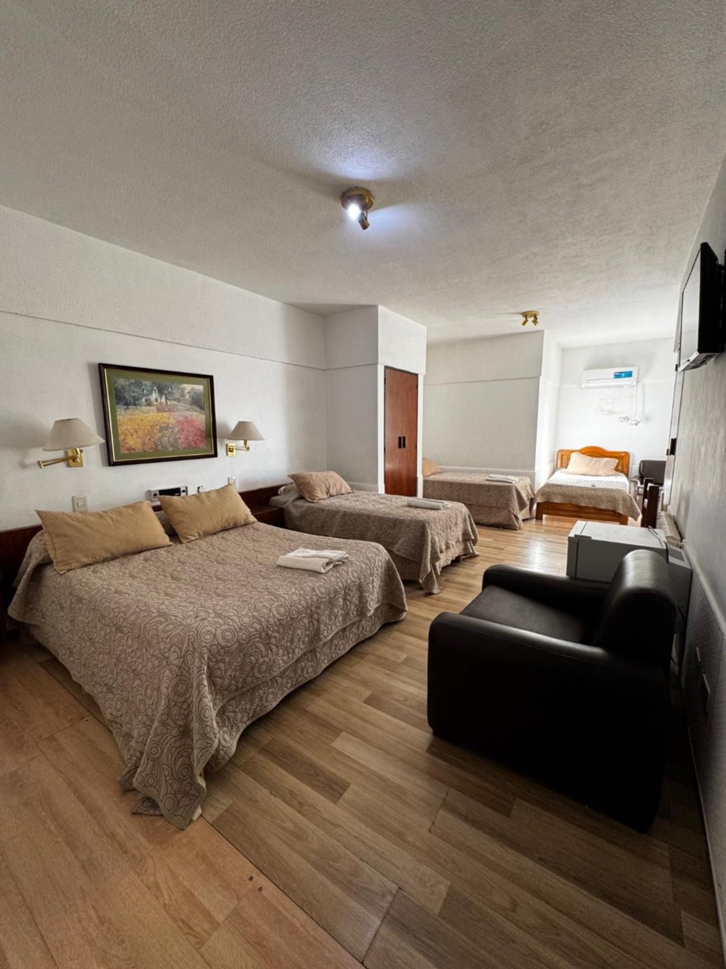 Quintuple Room