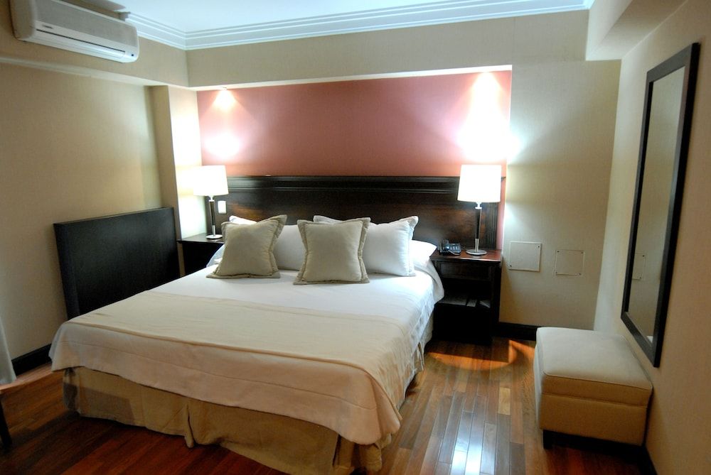 Premium Tower Suites Executive Room 2