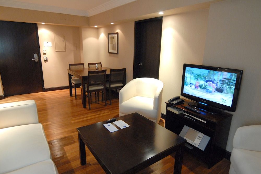 Premium Tower Suites Triple Room 6