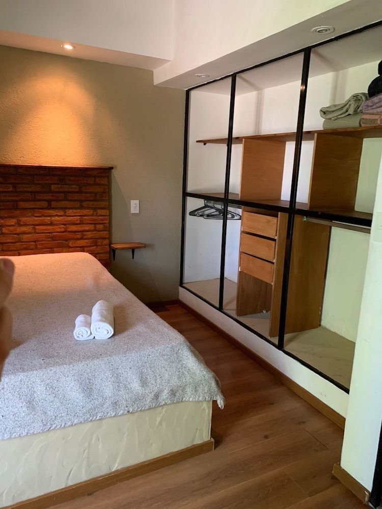 Cabin (Sayen)