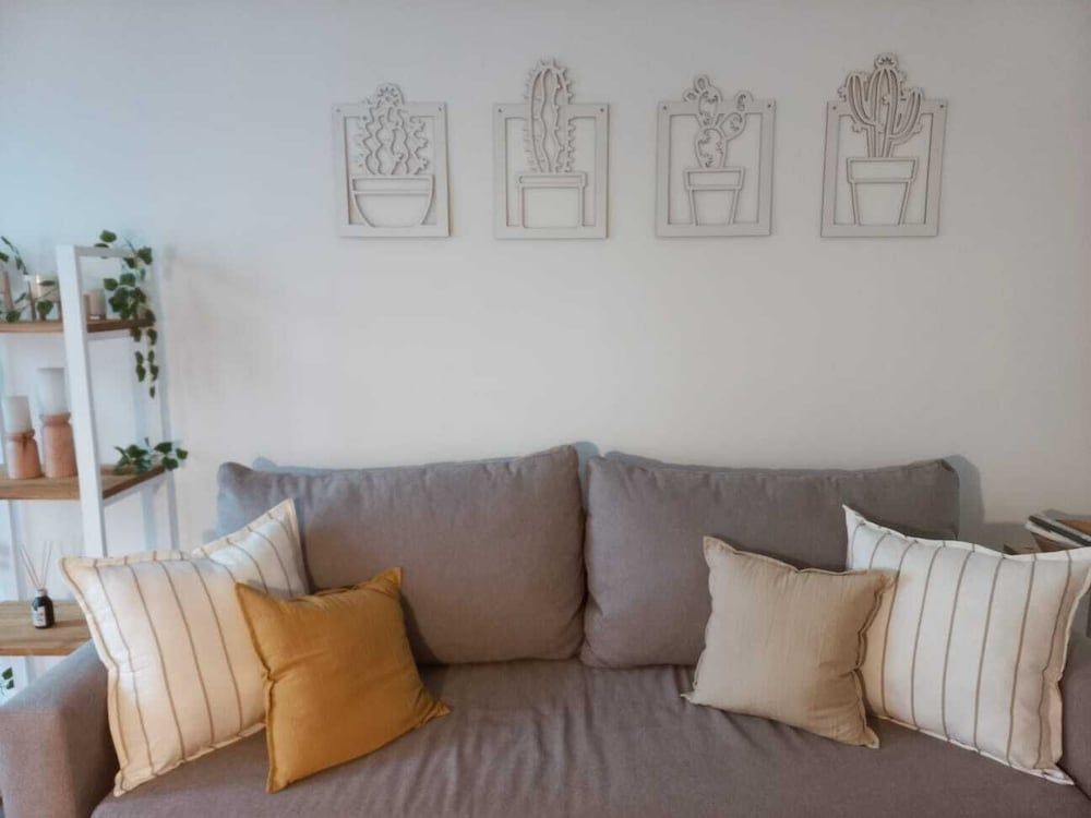 Apartment (2C)