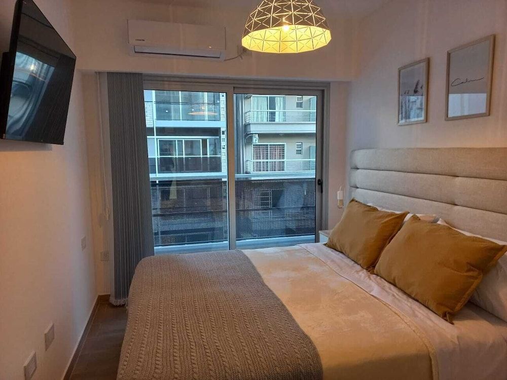 Apartment (2C)