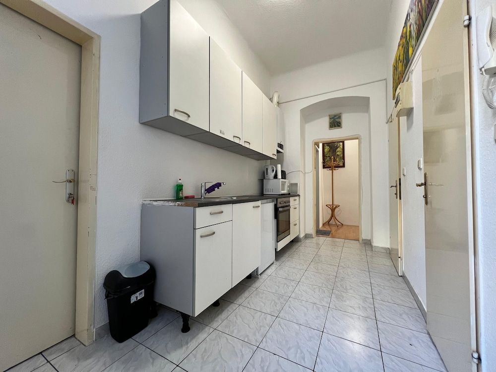 Affordable 3BR shared Apt. near Meidling