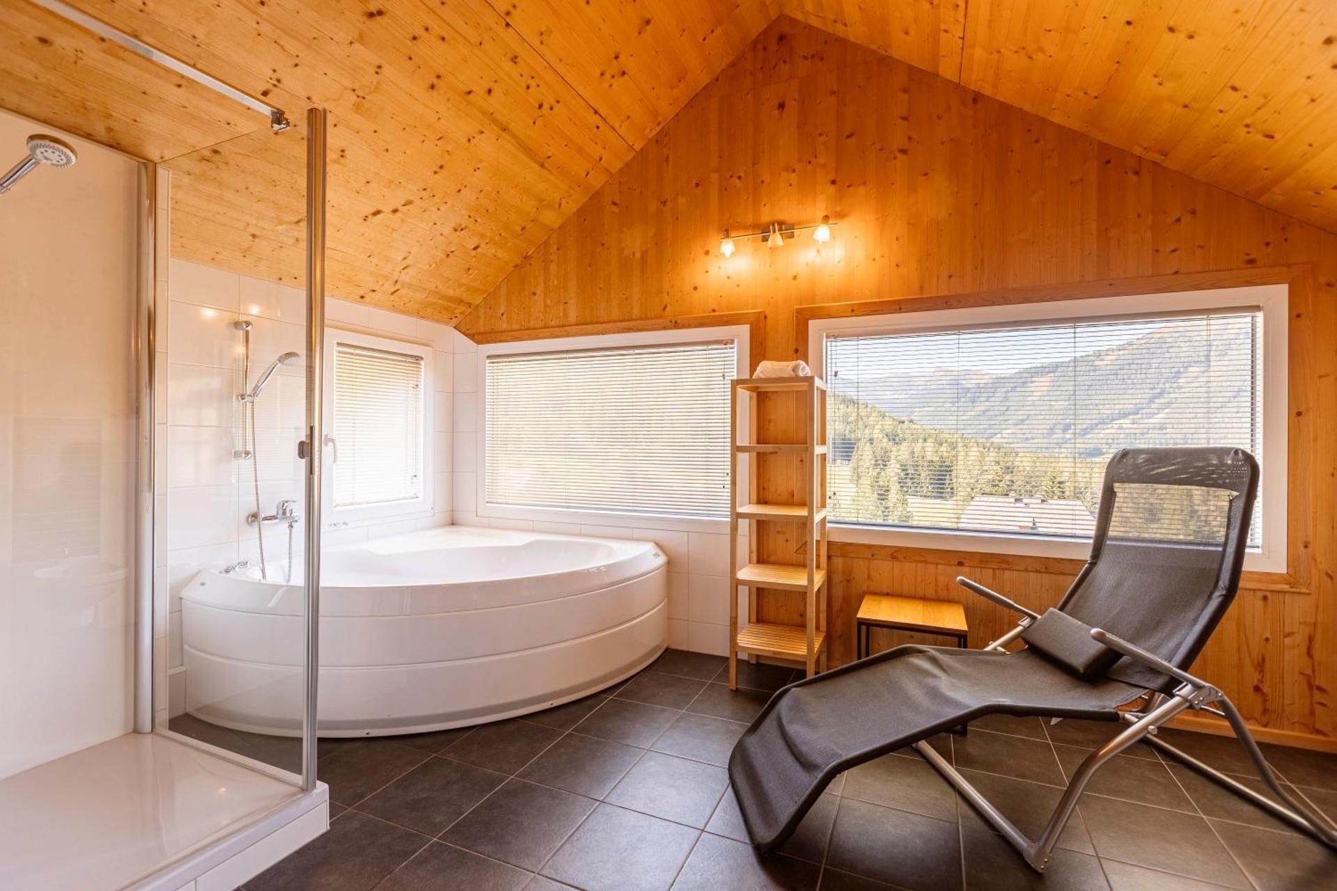 Premium Chalet 18 with Sauna & Whirlpool