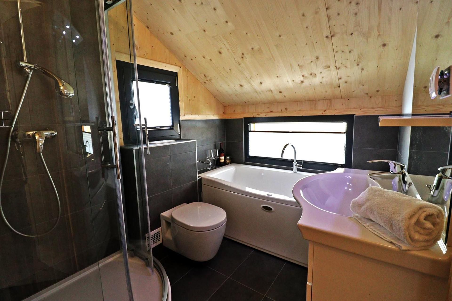 Superior Chalet 63 with Infrared Sauna & Whirlpool bathtub