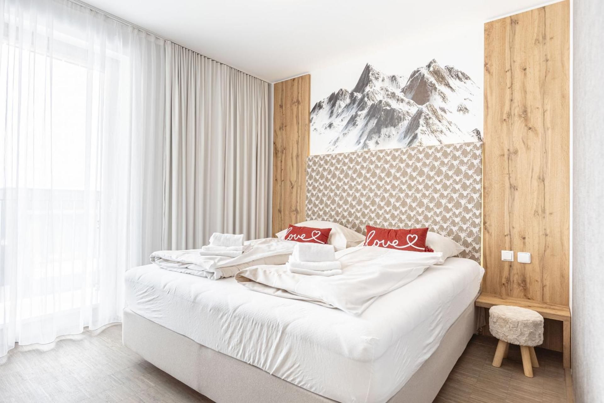 Apartment with 2 bedrooms with roof terrace & sauna area	Apartment with 2 bedrooms with roof terrace & sauna area
