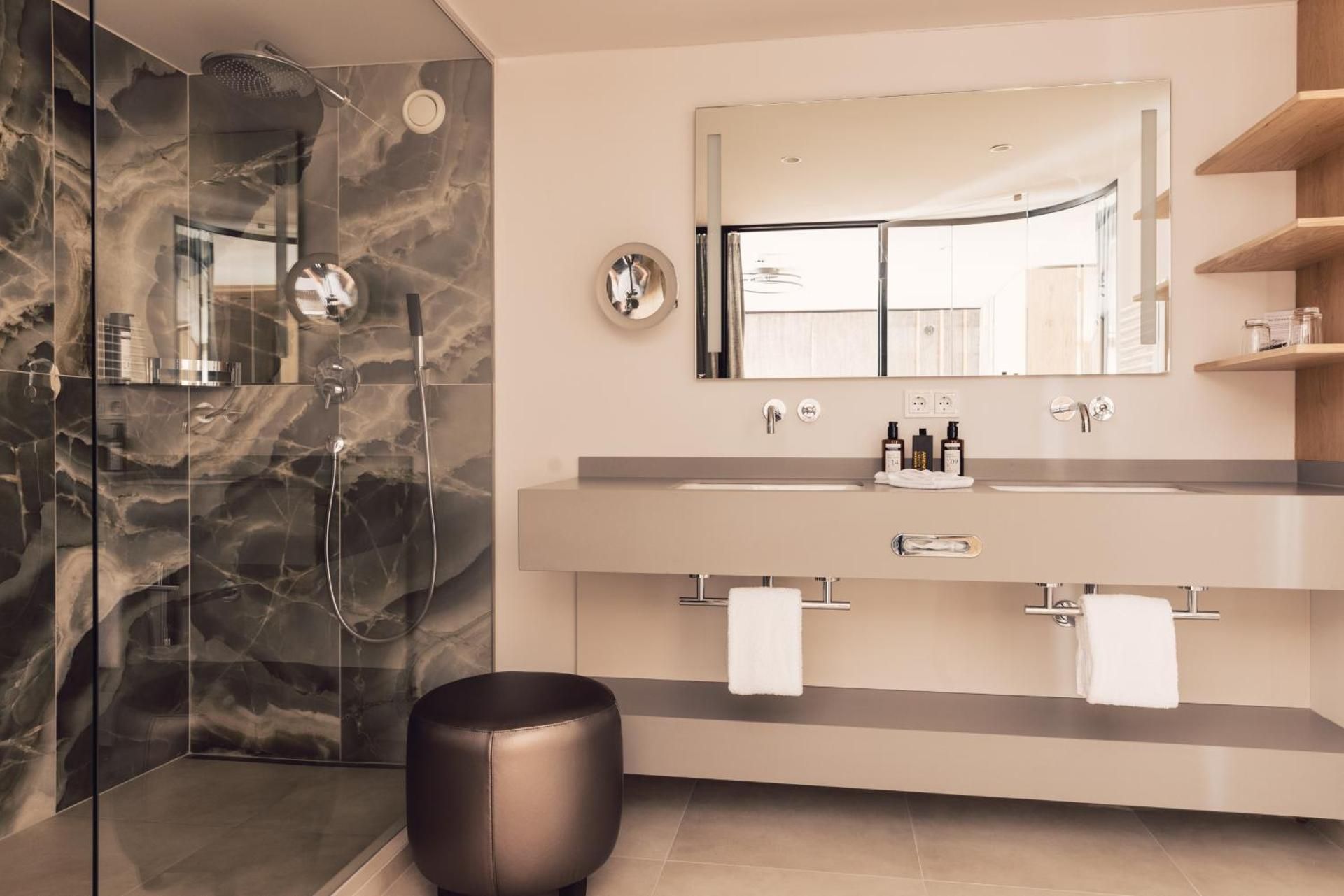 JUNIOR SUITE WEST