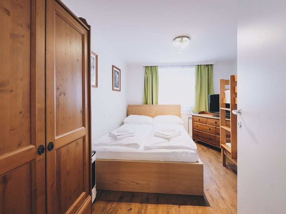 Basic Condo, Mountain View