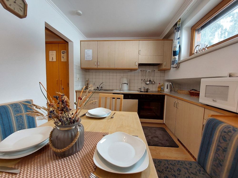 Deluxe Apartment, 3 Bedrooms, Balcony, Mountain View