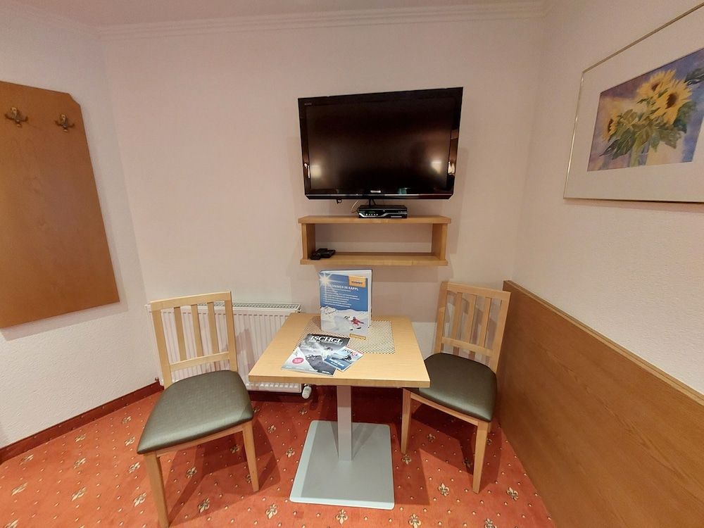 Classic Triple Room, 1 Queen Bed, Balcony, Hill View