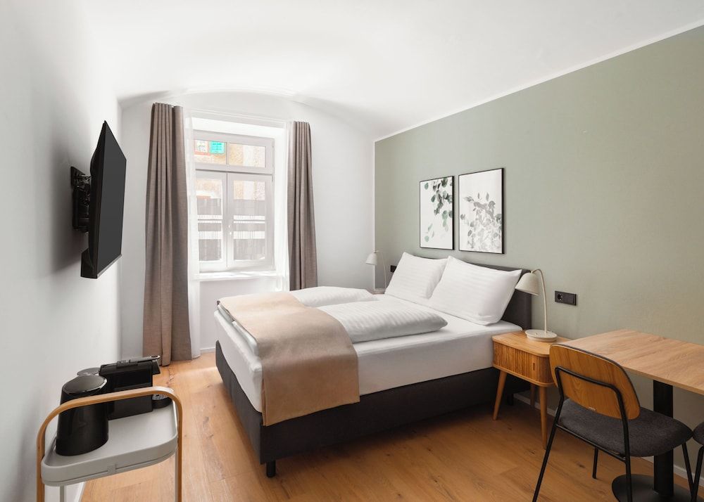 Limehome Graz Trauttmansdorffgasse Queen Room 2
