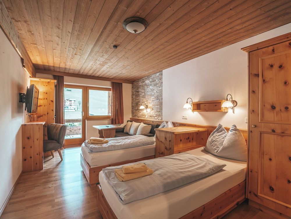Classic Double Room, Balcony, Mountain View