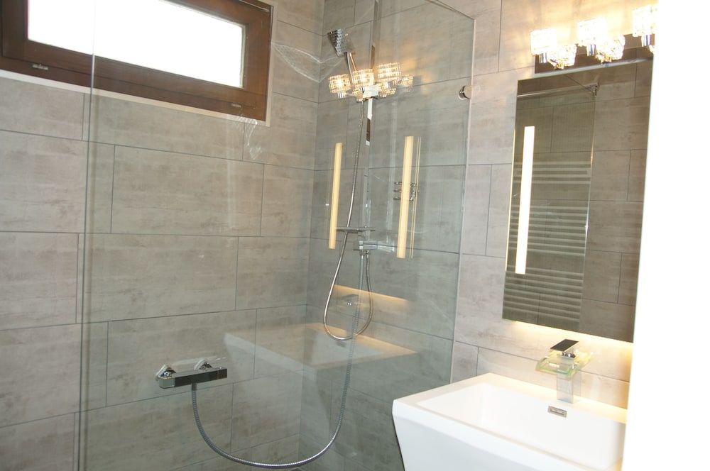 W & S Executive Apartments - Hallstatt I Deluxe Suite, 2 Bedrooms, Patio, Ground Floor 4