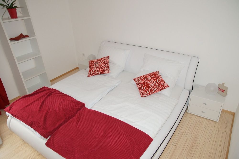 W & S Executive Apartments - Hallstatt I Deluxe Suite, 2 Bedrooms, Patio, Ground Floor 2