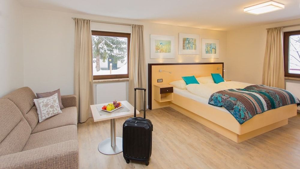 Double Room (Rubinrot)