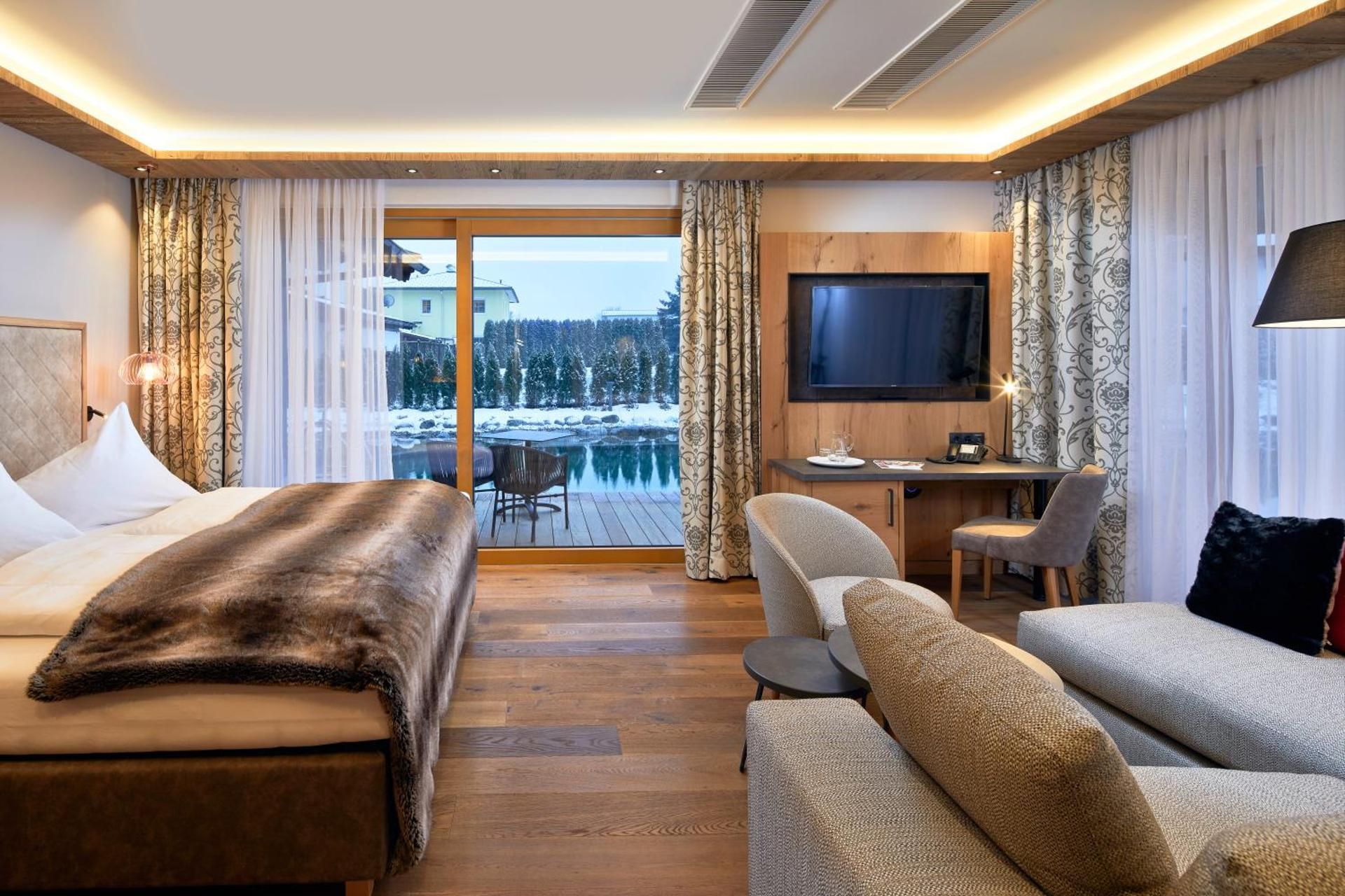 One-Bedroom Suite DELUXE_ON POINT