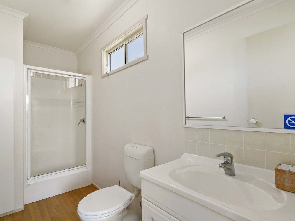 Waters Edge Holiday Park Standard Cabin 2