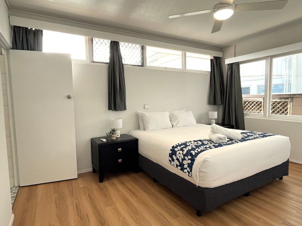 Browns Broadbeach Villa 7