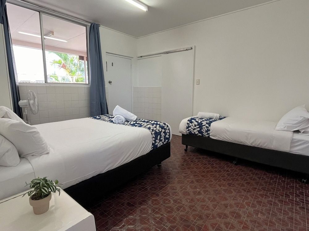 Browns Broadbeach Villa 6