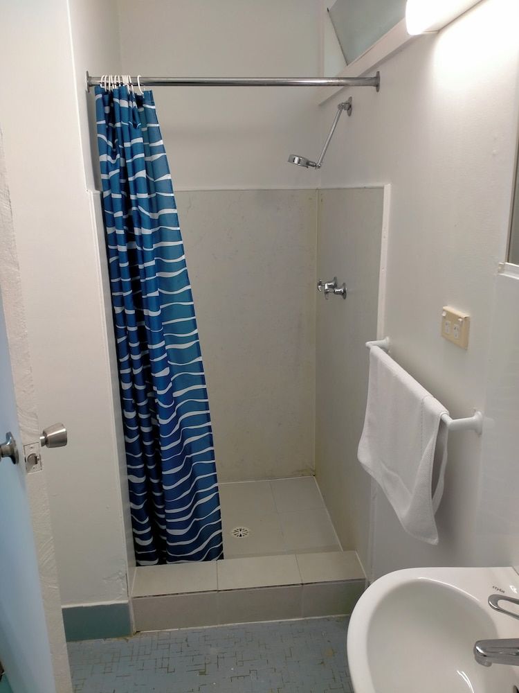 Midway Motel and Villas Standard Quadruple Room, 1 Bedroom 3