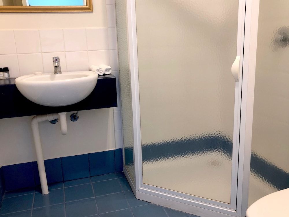 Douglas Riverside Panoramic House, 1 Bedroom, Kitchen, River View 4