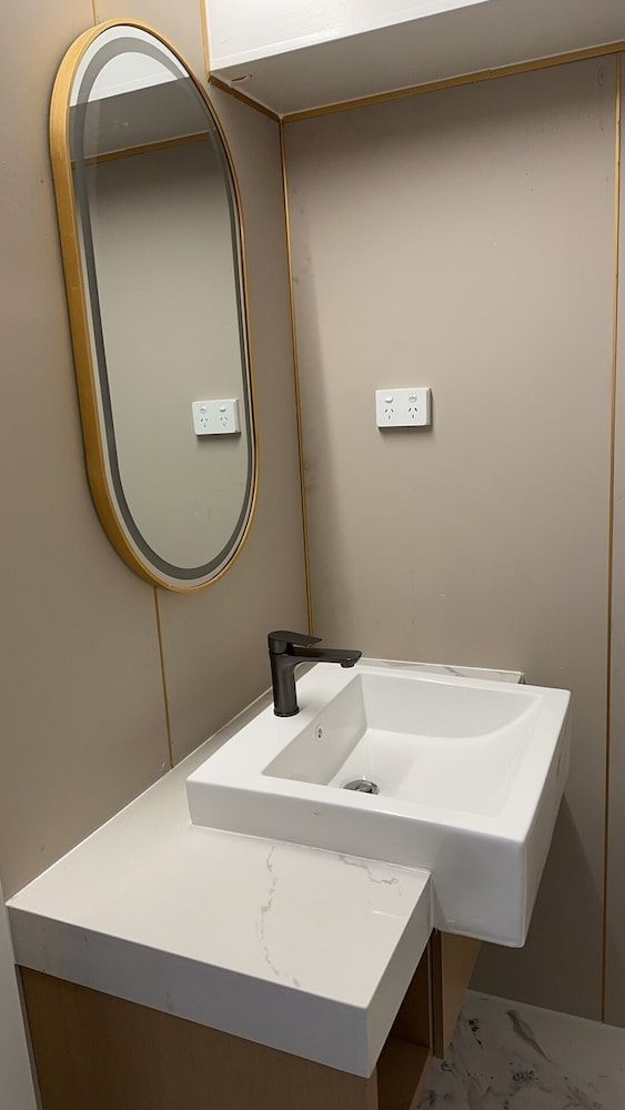 Venus Resort Deluxe King Room with Spa 5