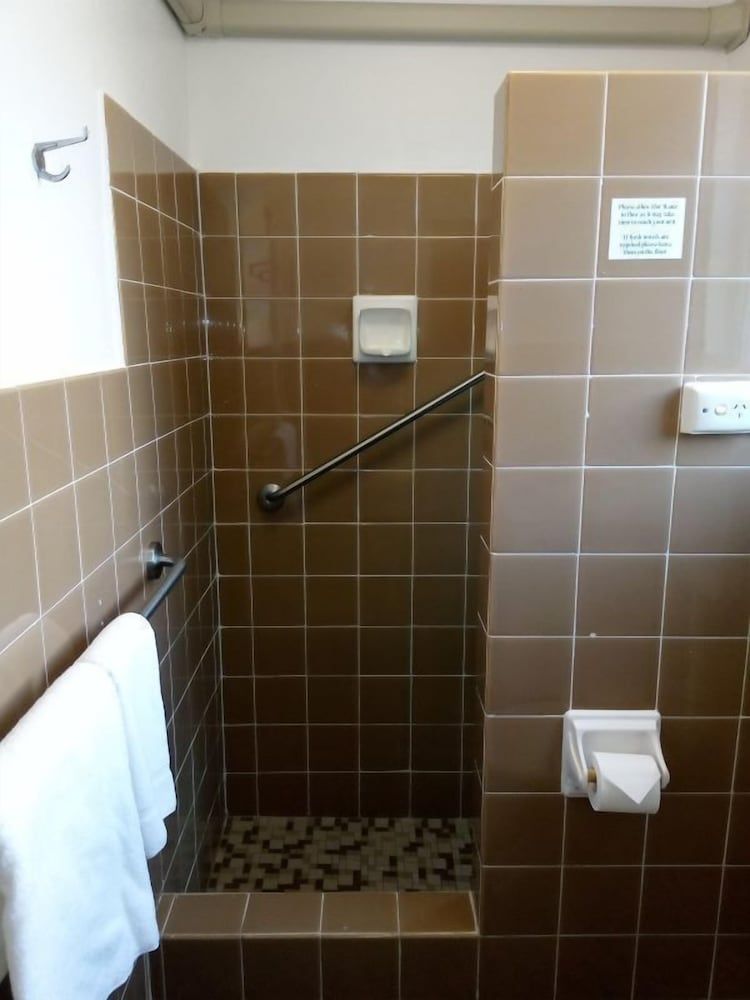 Billabong Motel Basic Double Room 3