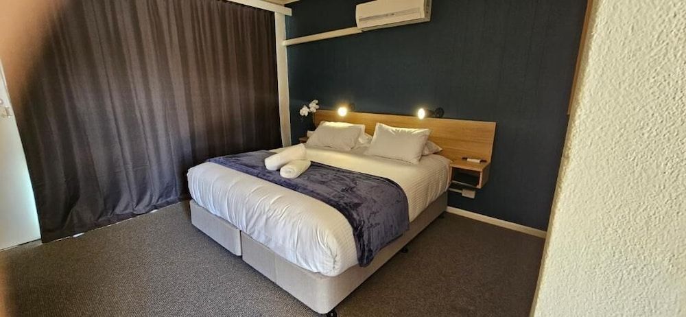 Billabong Motel Superior King Room 2