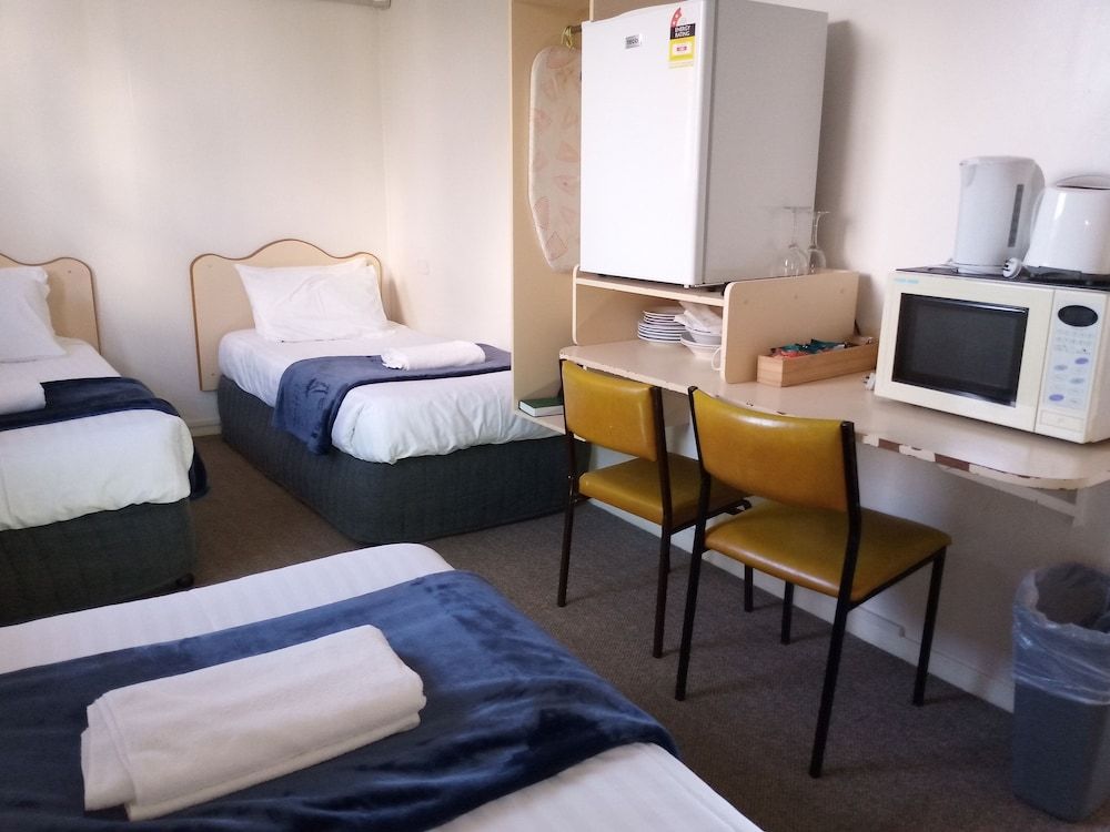 Billabong Motel Family Room 2