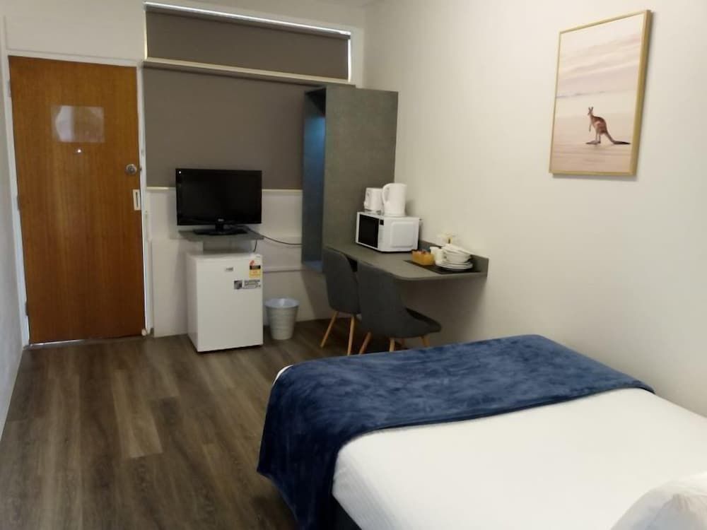 Billabong Motel Basic Double Room