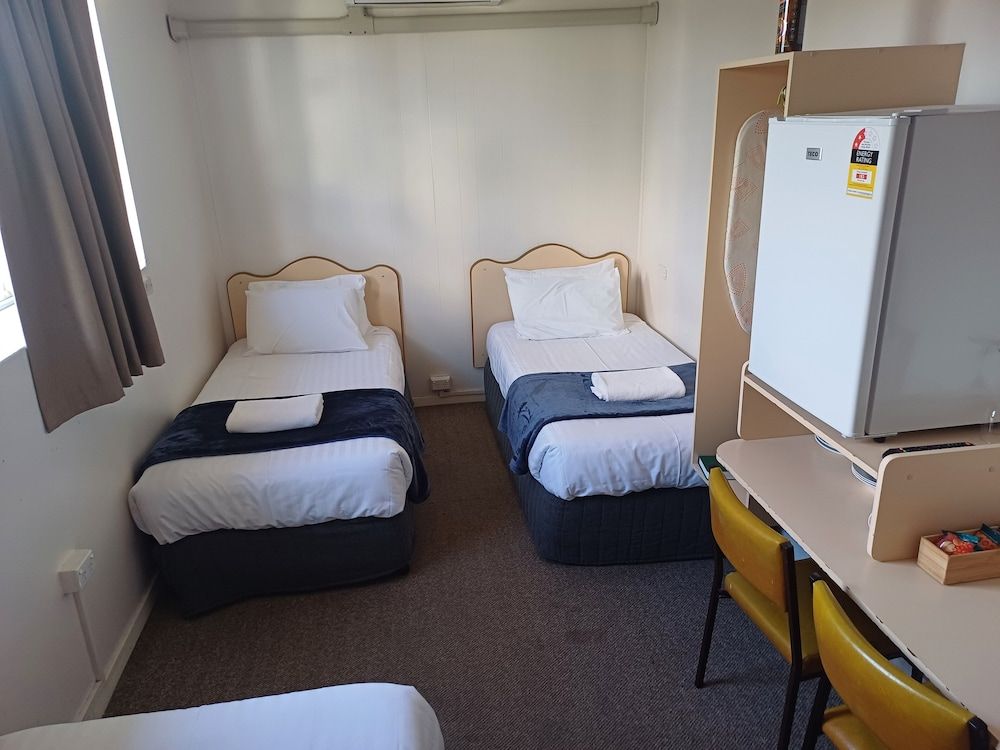 Billabong Motel Family Room 4